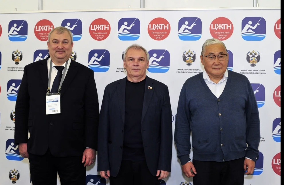 С участниками выстаки.