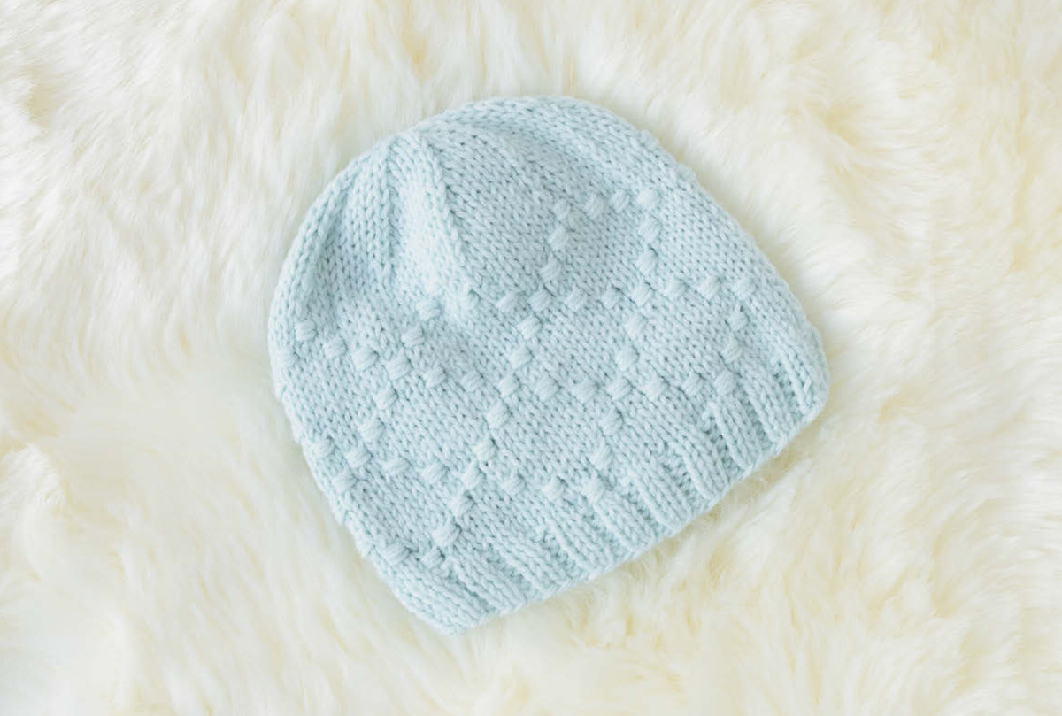 Милая детская шапочка для весны