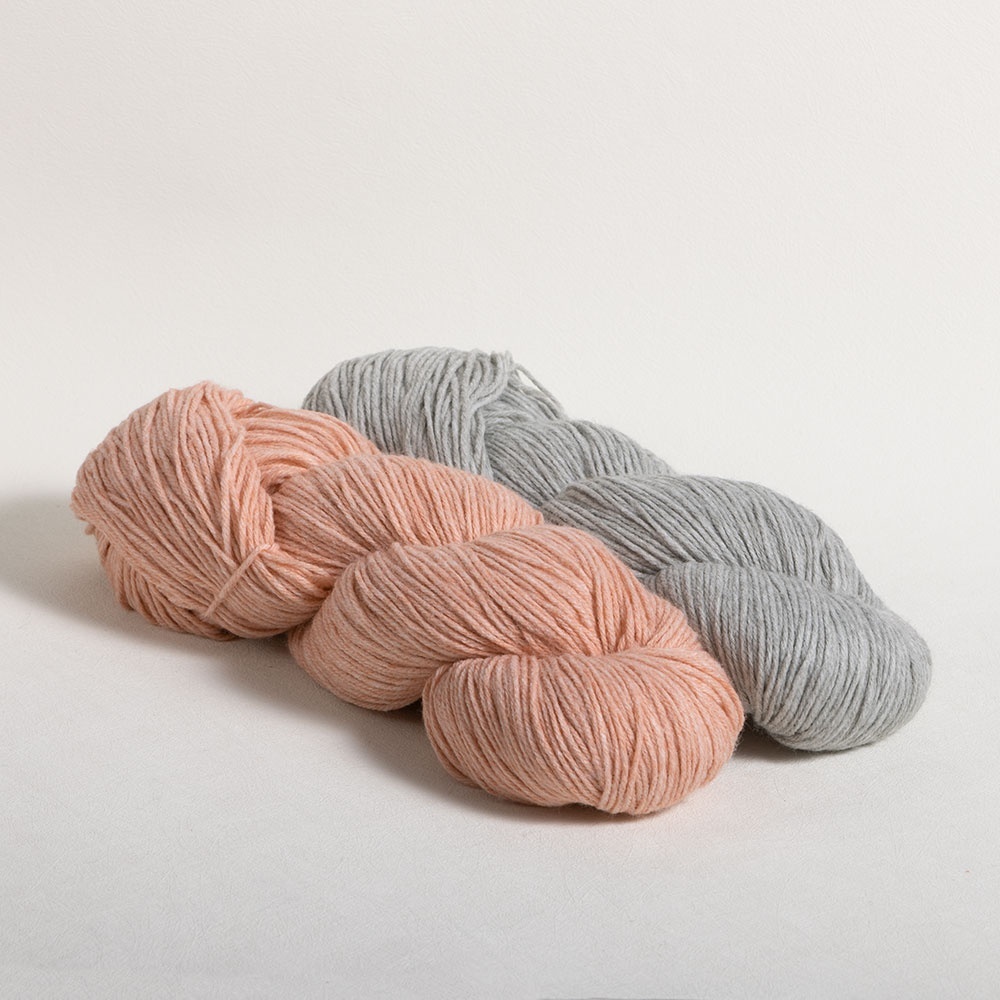 Мягкая пряжа для детской шапочки