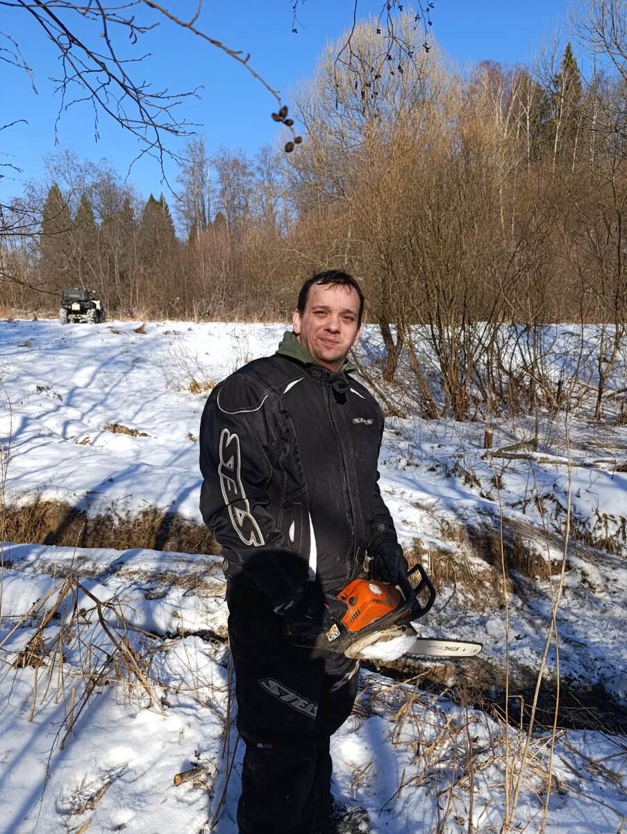 А это же Серёга наш квадробрат.Всем привет... (На заднем фоне красуется Гепа)