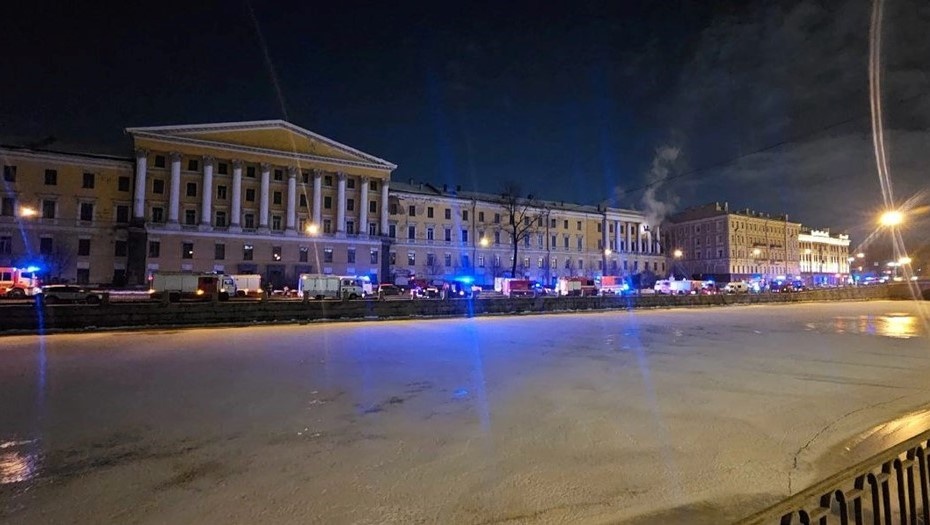    Пожар в Обуховской больнице 24 февраля 2025. Работа экстренных служб Автор фото: канал "Мегаполис"