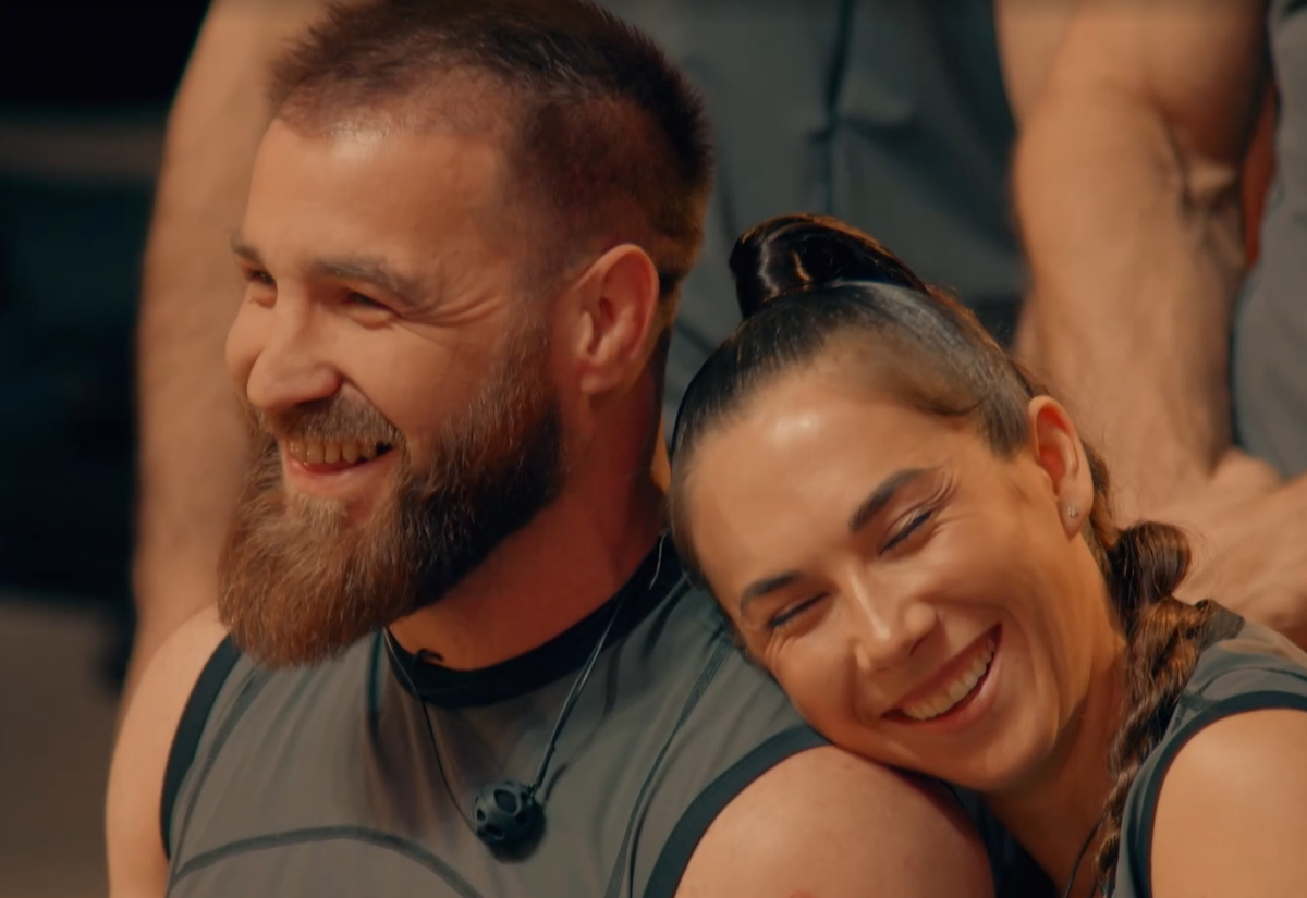 — Конор всегда стреляет глазками девочкам. Особенно внимание уделяет Насте. Поэтому, я думаю, у нас с Настей есть иммунитет, — говорит капитан "команды".