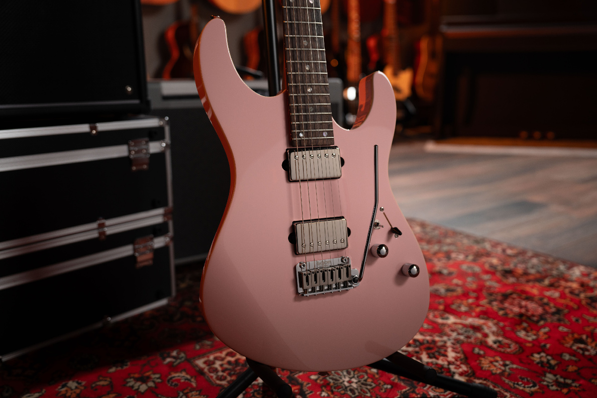 Электрогитара SQOE SEIB500 PK в розовом цвете