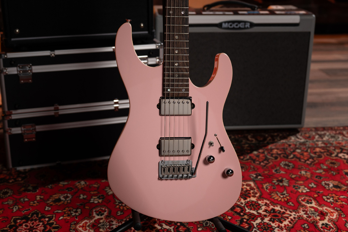 Электрогитара SQOE SEIB500 PK в розовом цвете