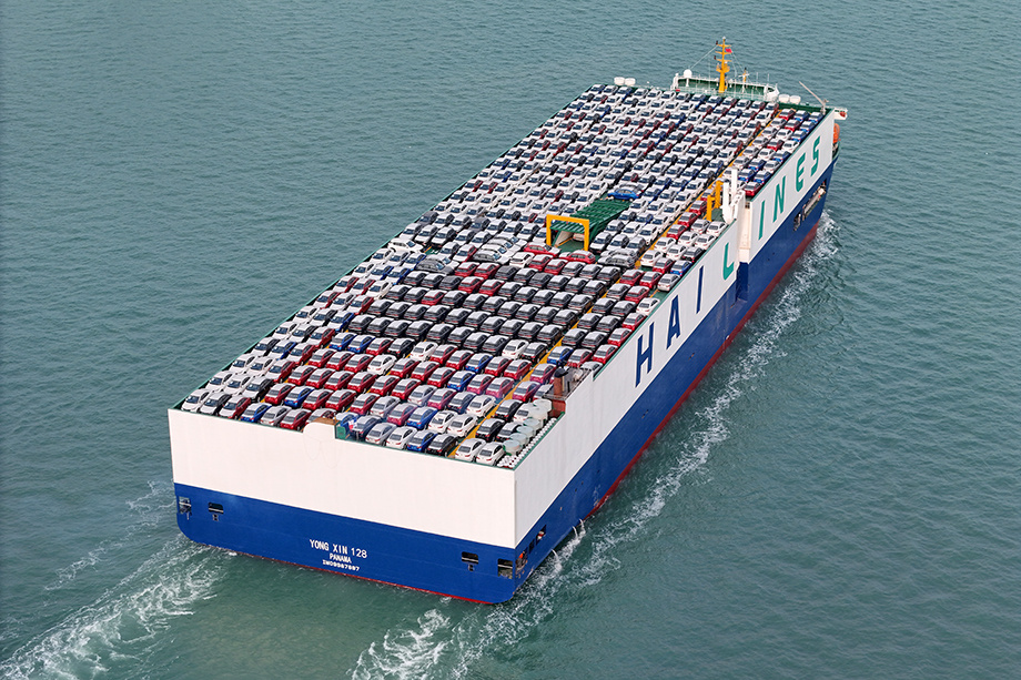 Китайские автомобили являются основным экспортным товаром. | Фото: VCG/Visual China Group/TASS