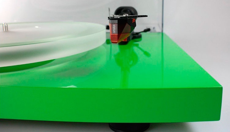 Сочетание цветов - вырвиглаз. 