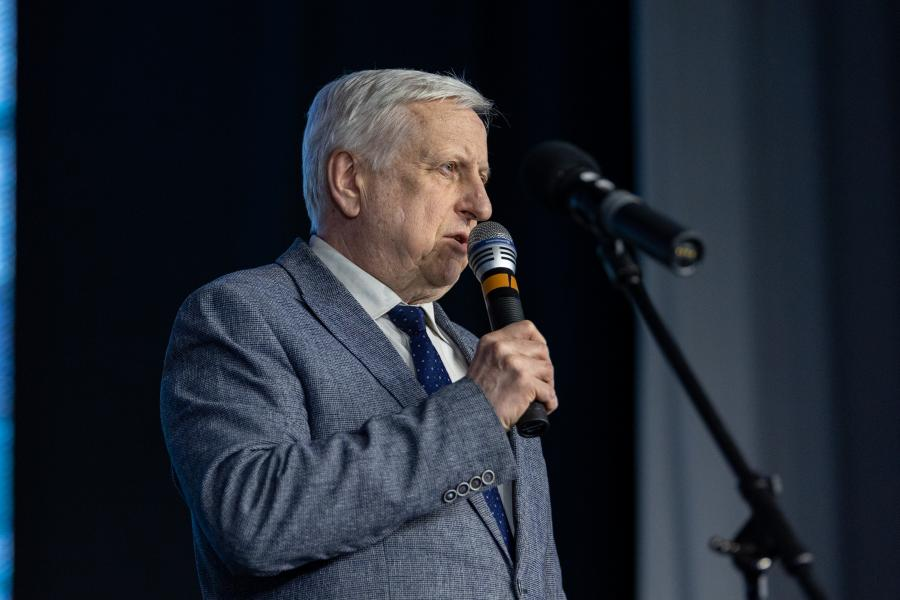 Олег Нагорнов открывает митинг-концерт 