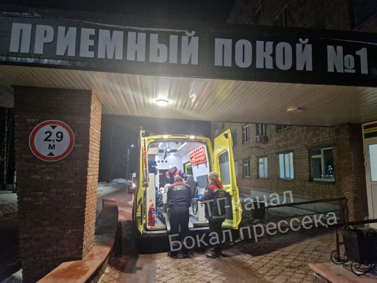    Ее доставили в областную больницу им. Семашко сразу же с самолета