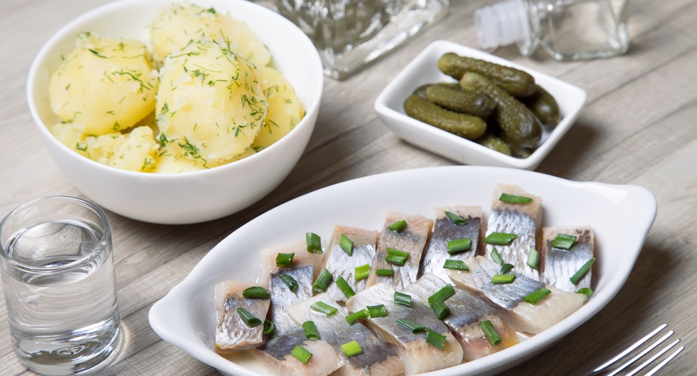 - Ни в коем случае! Нарколог рассказал, чем нельзя закусывать водку. Ответы неприятно удивили