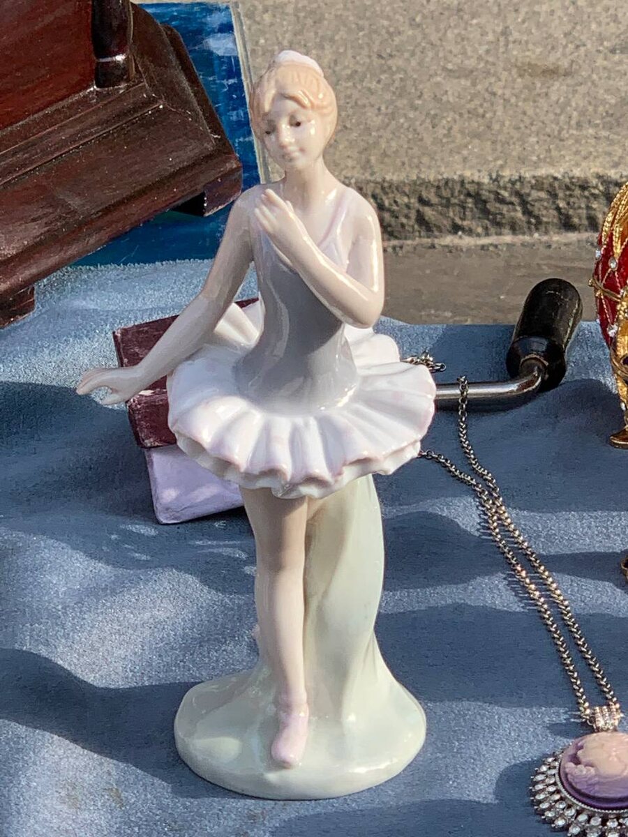 Балерина. Неаполь. Прекрасная фарфоровая работа. 