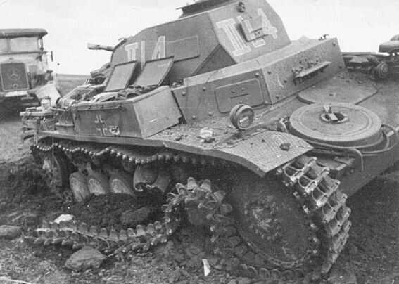 Подбитый немецкий легкий танк PzKpfw II