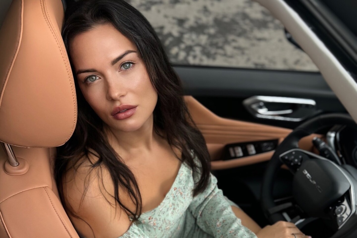     Певица Юлия Лысенко сообщила о разрыве с мужем-хоккеистом, который моложе ее на 13 лет