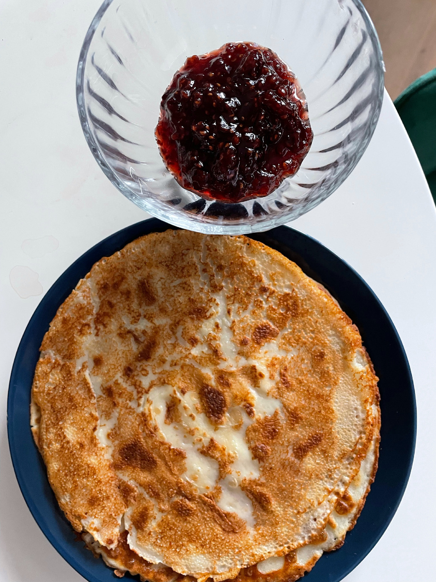 Блины на Масленицу напекла)))