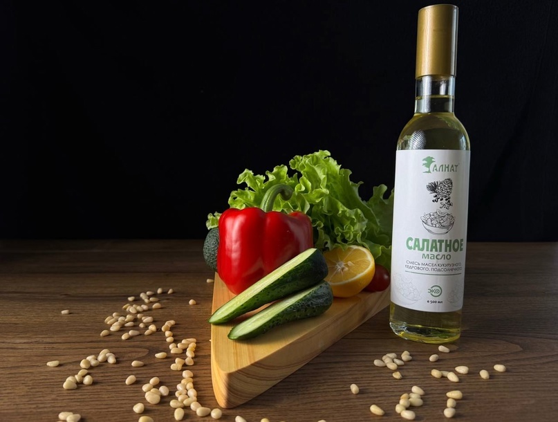 Салатное масло «Алнат» содержит кукурузное, кедровое и подсолнечное масло.
