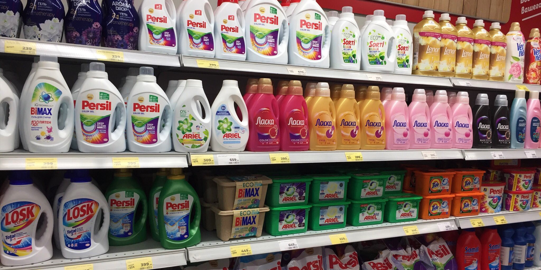 Роскачество исследовало жидкие порошки. Показываю, какие плохо отстирывают и портят ткань