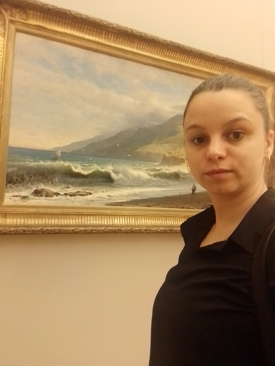 Автор в Русском музее приобщается к искусству.