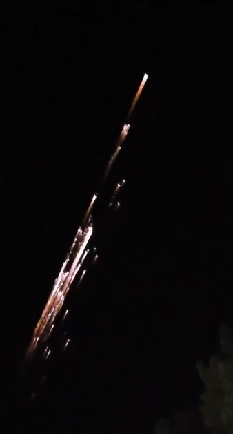 Фейерверк от сгорания в атмосфере 2-й ступени РН Falcon-9, но как оказалось, сгорело не всё