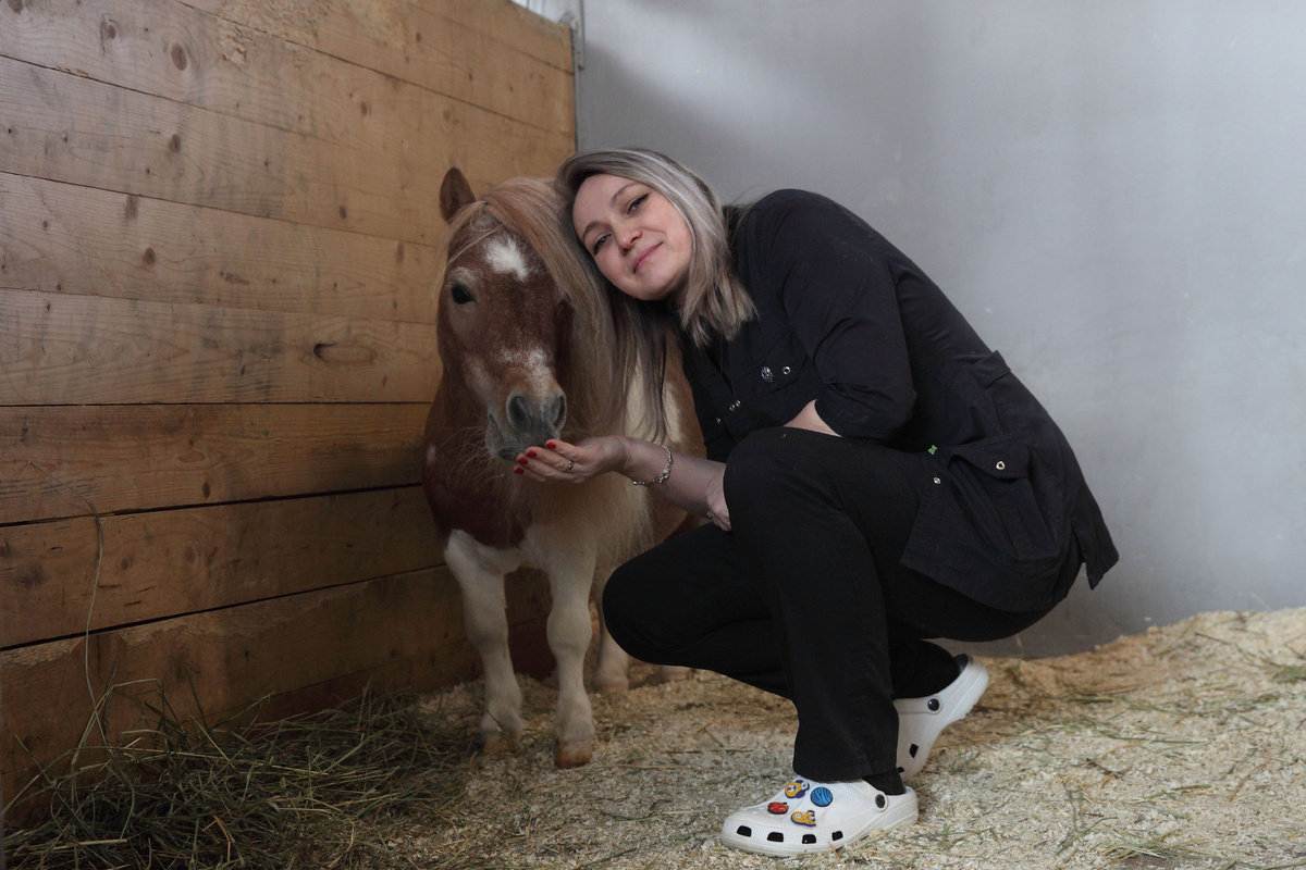 Ветеринар Казанского государственного цирка Алия Ахмерова с подопечным