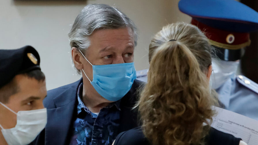    Михаил Ефремов в Пресненском суде Москвы в день оглашения приговора по делу о смертельном ДТП, 8 сентября 2020 года / Maxim Shemetov/Reuters