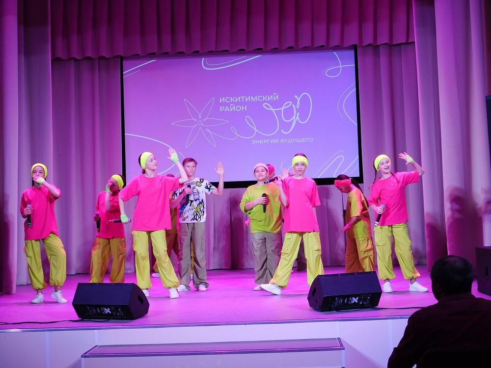    Концерт подготовили творческие коллективы района. Фото Анны Зубаревой