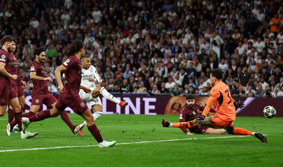    Килиан Мбаппе трижды огорчил Эдерсона и оформил вылет «Манчестер Сити» из Лиги чемпионов . Фото: Reuters