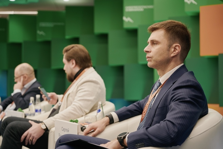    В Сбере назвали слова-маркеры, которые используют злоумышленники, чтобы заставить совершить нападение на социальные и административные объекты