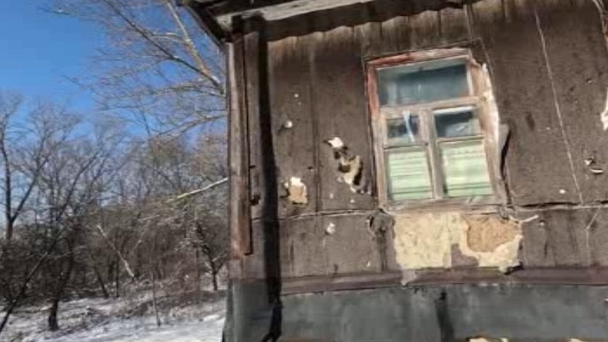    Одинокий пенсионер выживает у линии боевого соприкосновения в курском приграничье