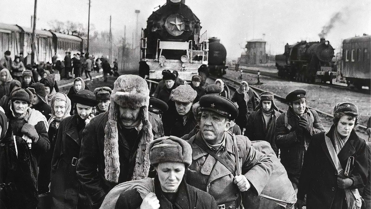 "Двадцать дней без войны" (1976)