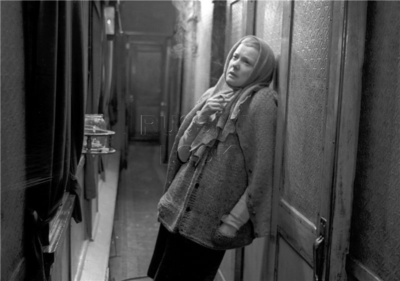 Людмила Гурченко на съемках фильма "Двадцать дней без войны"