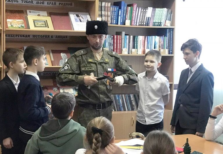    Оренбургские школьники встретились с участником СВО Владиславом Красновым «О»