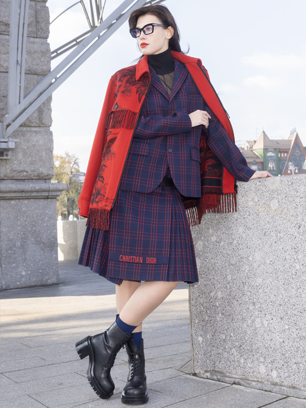 PodiumRed.ru  – ваш гид в мире люкса: топовые бренды в одном бутике!