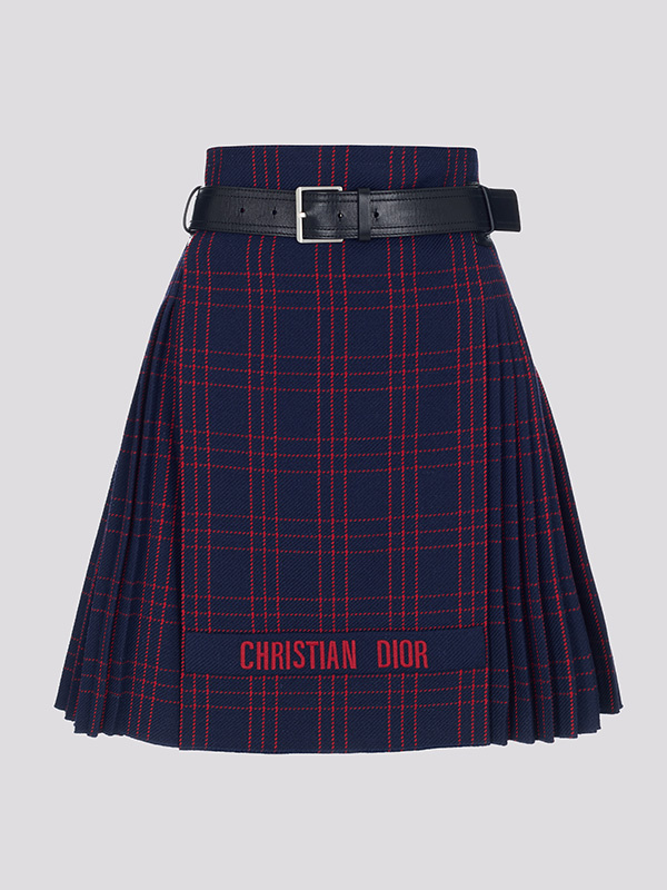 PodiumRed.ru  – ваш гид в мире люкса: топовые бренды в одном бутике!