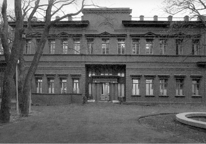 Дача, куда он переехал после смерти жены в 30-е годы и где умер