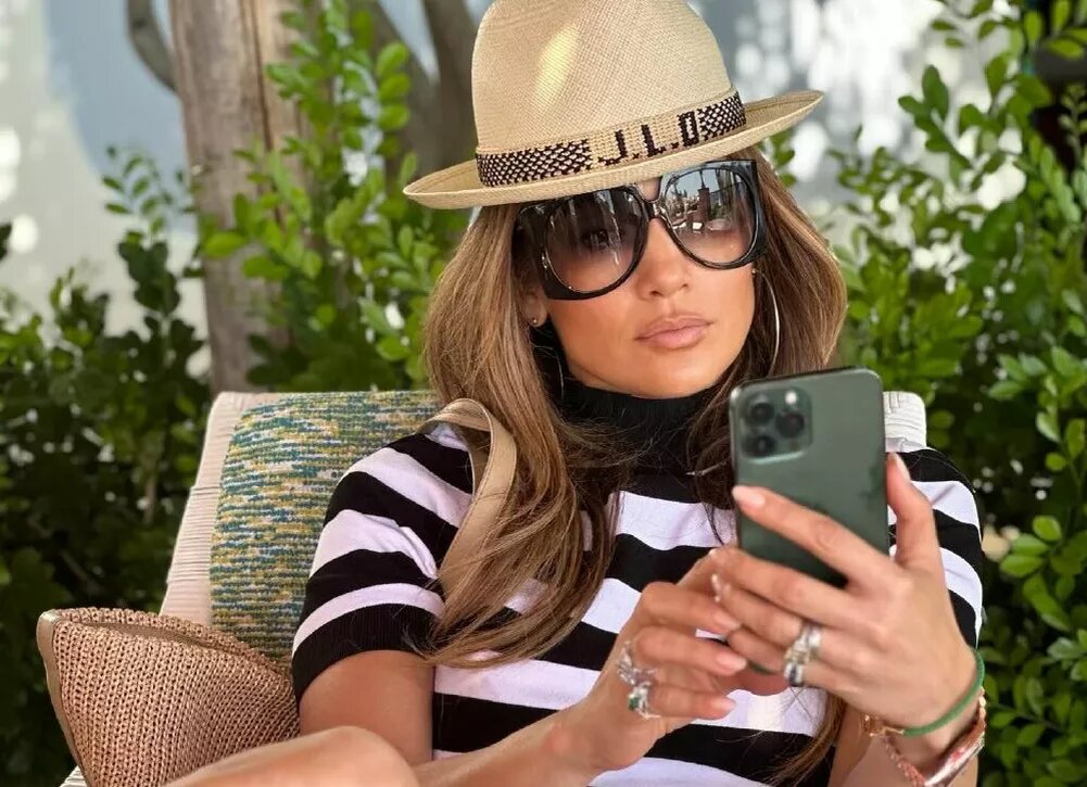    Дженнифер Лопес трогательно отметила 17-летие своих близнецов