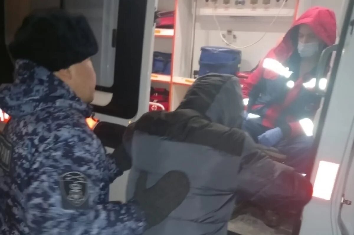    Сотрудники Росгвардии спасли мужчину, которому стало плохо на улице
