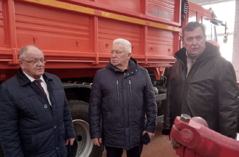    Депутат Облдумы Алексанр Шевченко в Камышинском политехническом колледже (в центре) ГЛава Камышинского района Алексей Самсонов (слева) и директор КПК Александр Новицкий (справа)