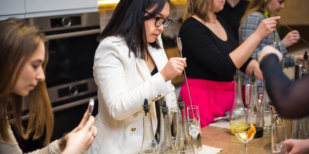 Необычная идея для корпоратива: коктейльный мастер-класс.