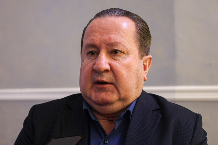    Фоат Зиннуров: «Он пример для всех нас, человек с непростой судьбой».   
Фото: Андрей Титов