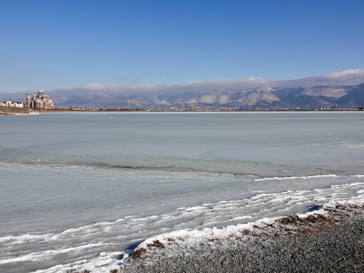 Фото листаются вправо