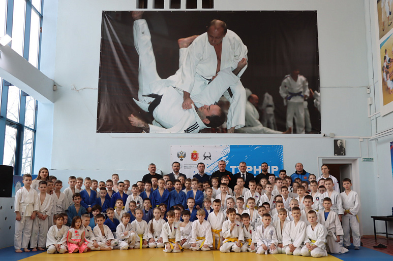    В Туле проходит турнир по дзюдо среди юношей и девушек
