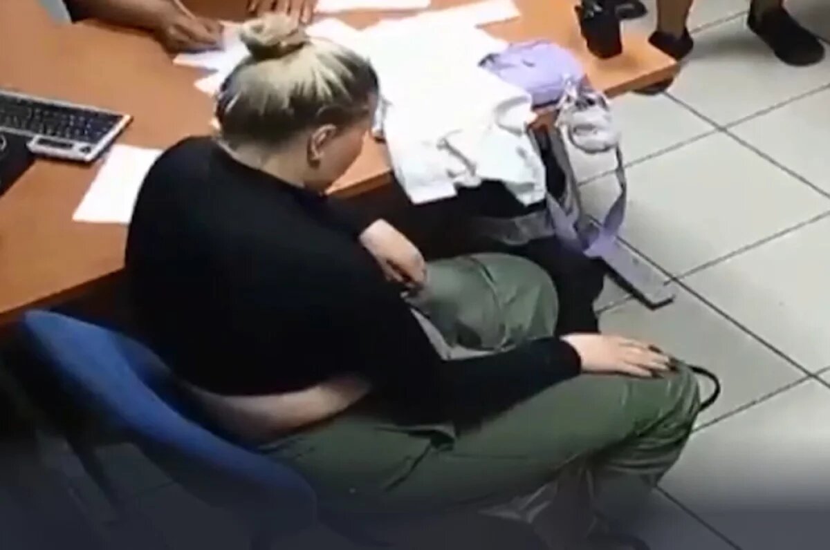    Служба безопасности задержала Екатерину Бурнашкину до посадки на рейс.