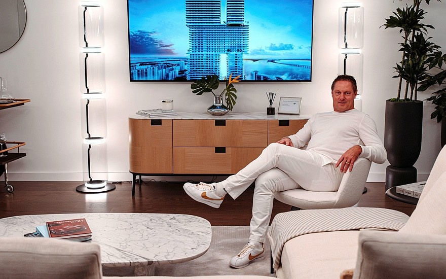    Горден Вагенер в фирменном жилом комплексе Mercedes-Benz Places в Майами