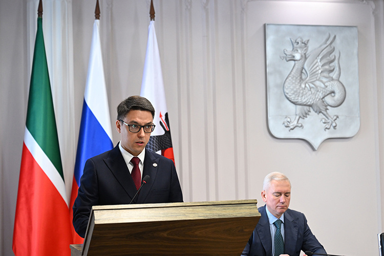    Ренат Шамсутдинов сообщил, что размер средней зарплаты в Ново-Савиновском районе составляет чуть более 78 тыс. рублей, а в Авиастроительном — 96,4 тысячи.   
Фото:  metshin.ru