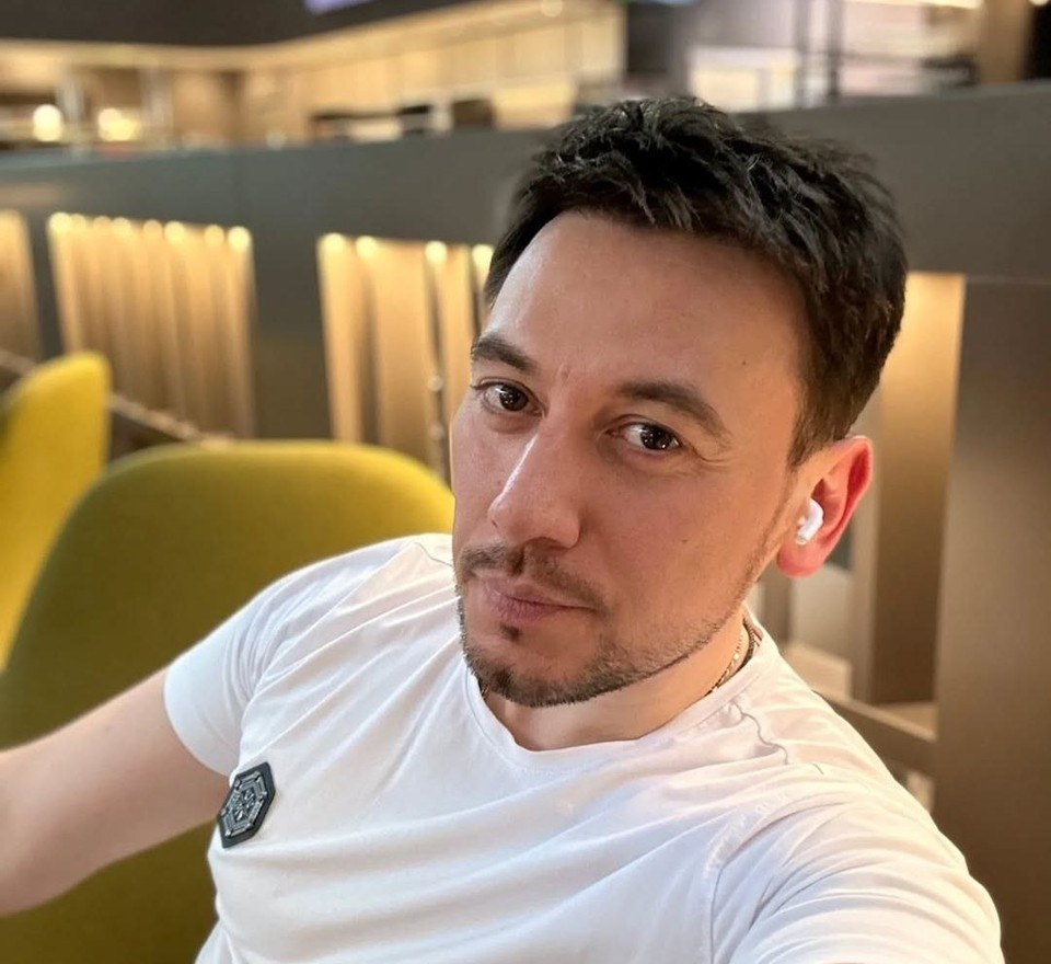    Певец женат во второй раз. Фото: личная страница Руслана Алехно в соцсети.