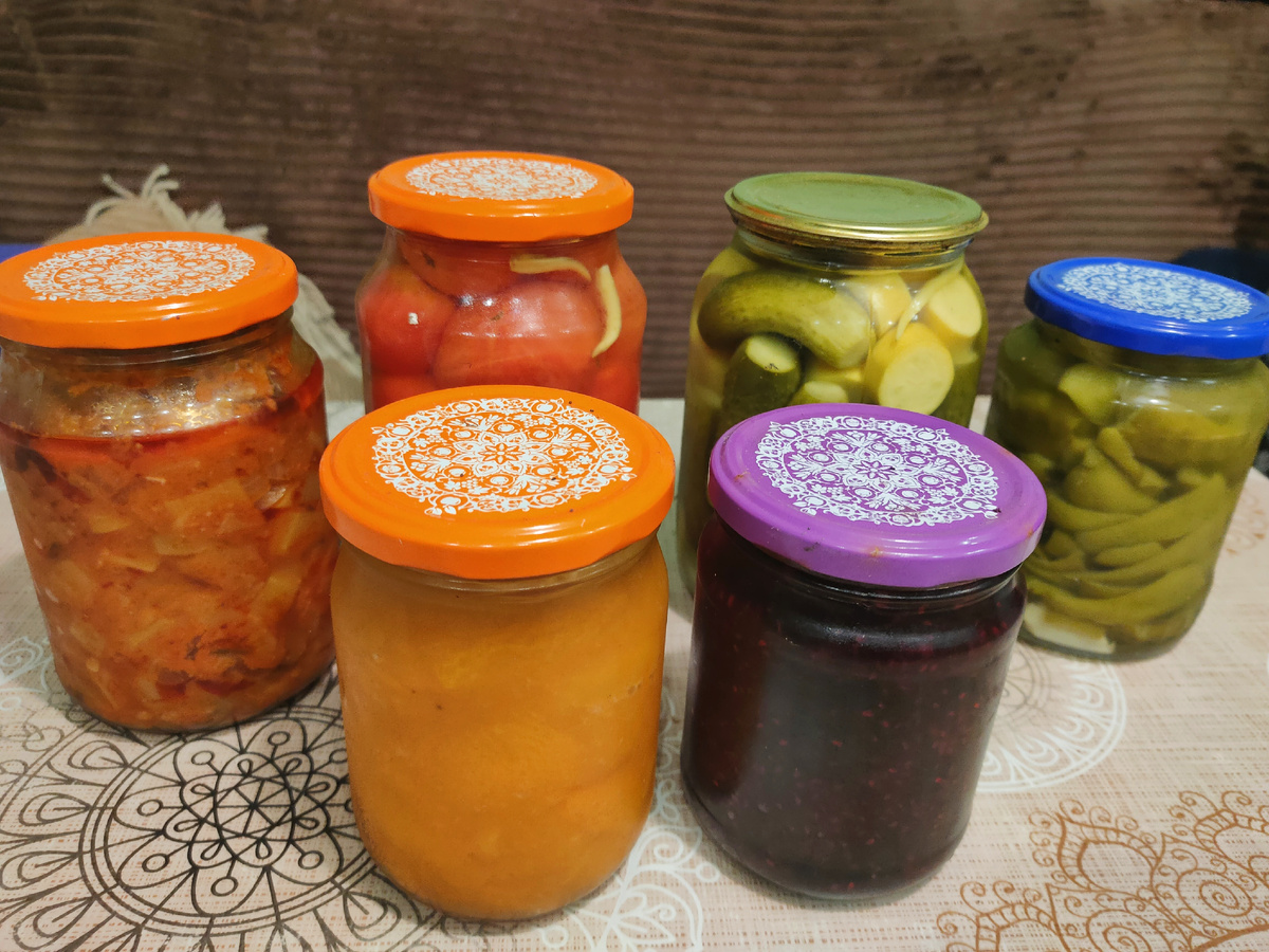 Малая часть заготовок позируют перед отправкой в погреб🤣