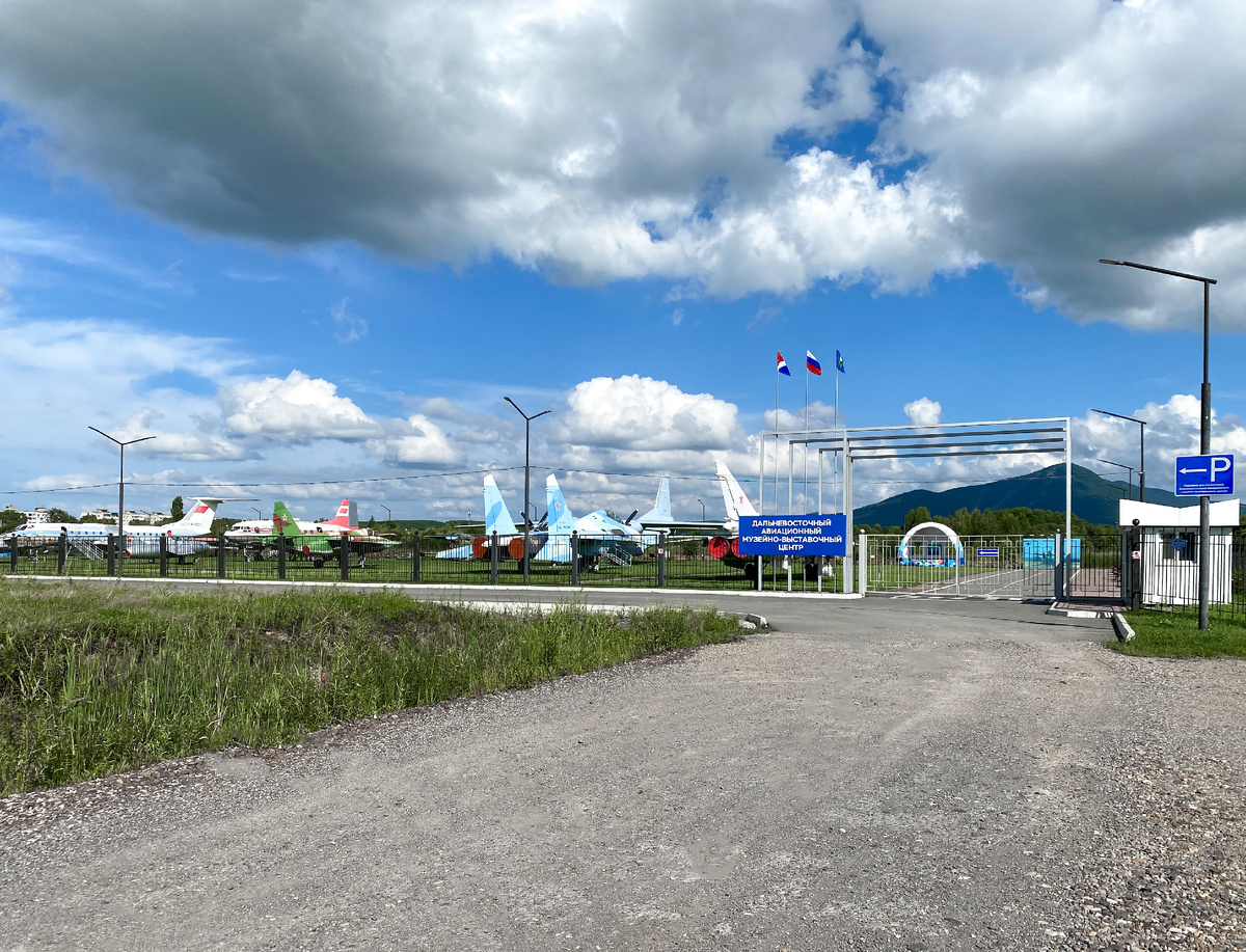 Подъезд к музею