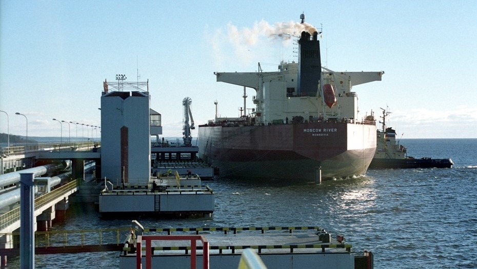    Танкер у причала в порту Приморск (Выборгский район Ленобласти). Автор фото: Андрей Кульгун / "Деловой Петербург"