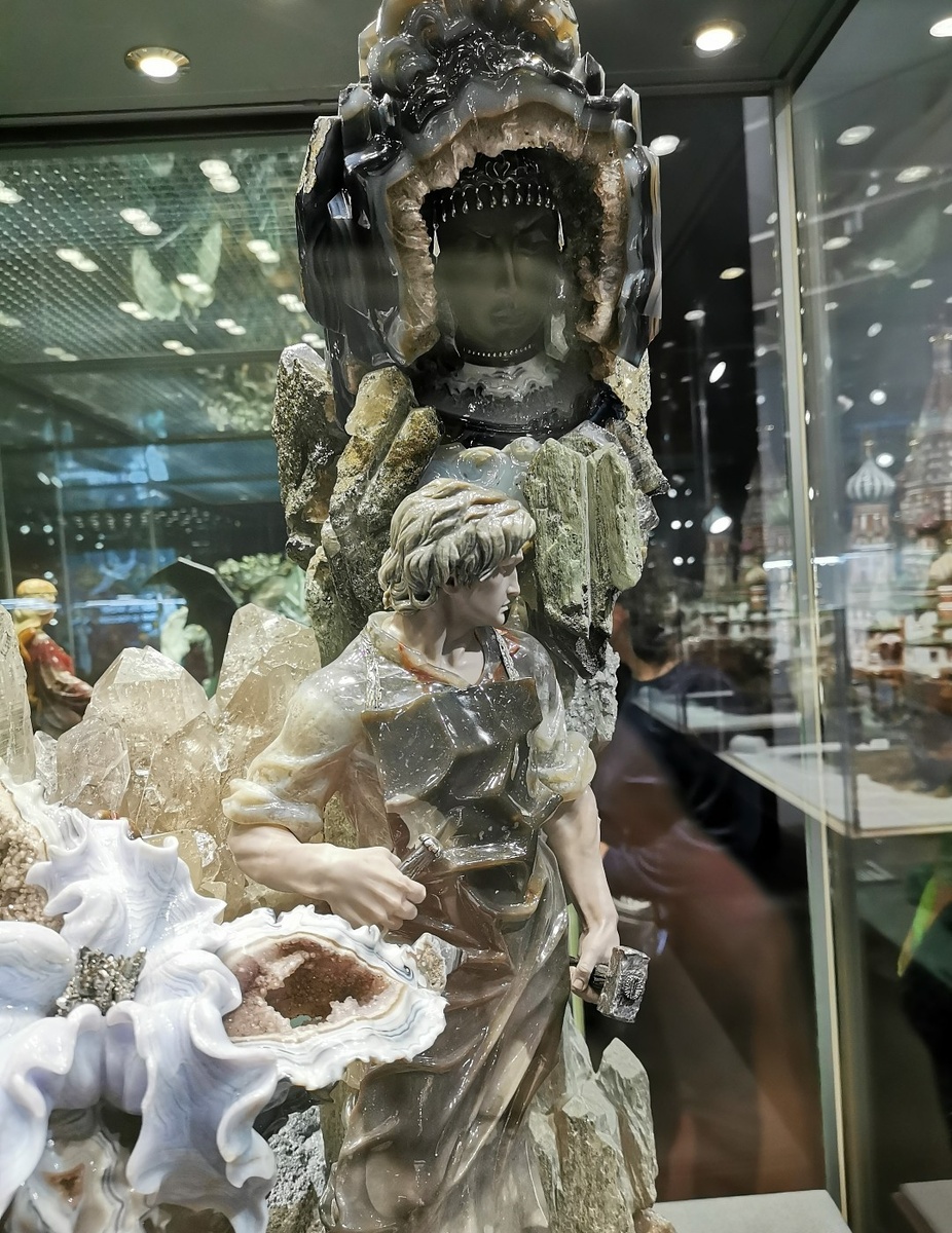 Скульптурная композиция "Данила-мастер", Екатеринбург, 2020-2021. Студия камнерезного искусства "Святогор".