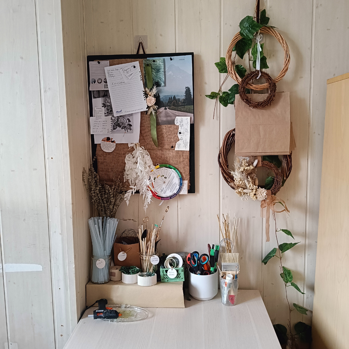 После организации стол выглядит так...  