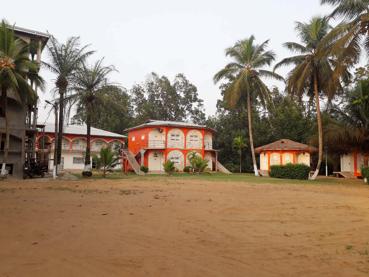 Листайте. Кроме нашей группы в 20 человек, отдыхали еще канадцы, их было четверо. 